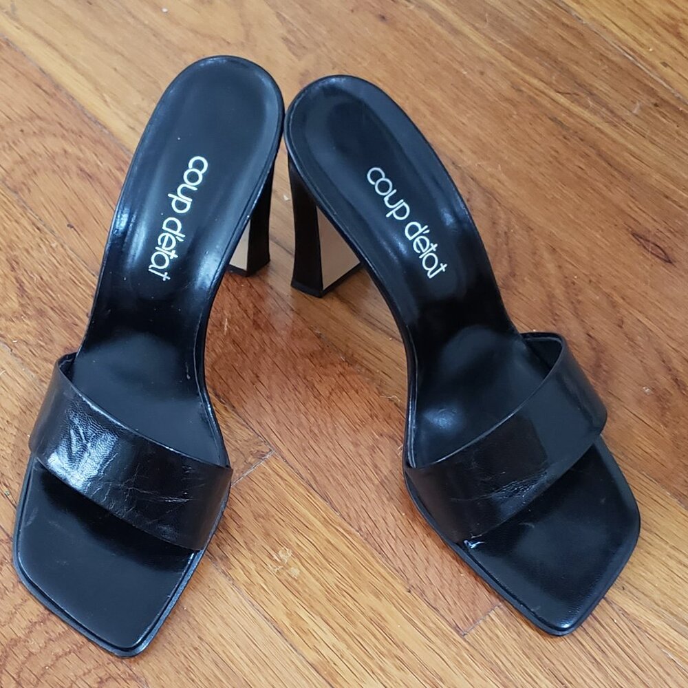 Coup d'etat Sandal